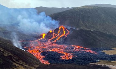 Volcano erupts in southwest Iceland, no immediate threat detected