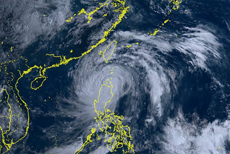 Typhoon Doksuri approaches China and Taiwan, bringing heavy winds and disruptions