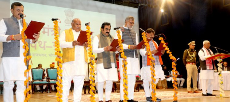 Governor Mangubhai Patel administers oath of office and secrecy to 28 newly appointed Ministers