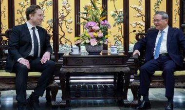 Elon Musk Makes Surprise China Visit, Eyes on Driverless Tech and Growth