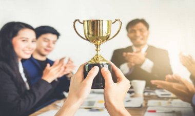 Top 6 Trophy Award Trends for Business Events