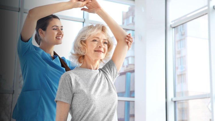 Signs of a Weak Lower Back & How Physiotherapy Home Service Can Help