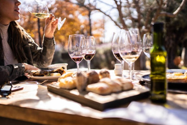 How to Avoid the Crowds at Crimson House at NSB: Tips for a Relaxing Meal