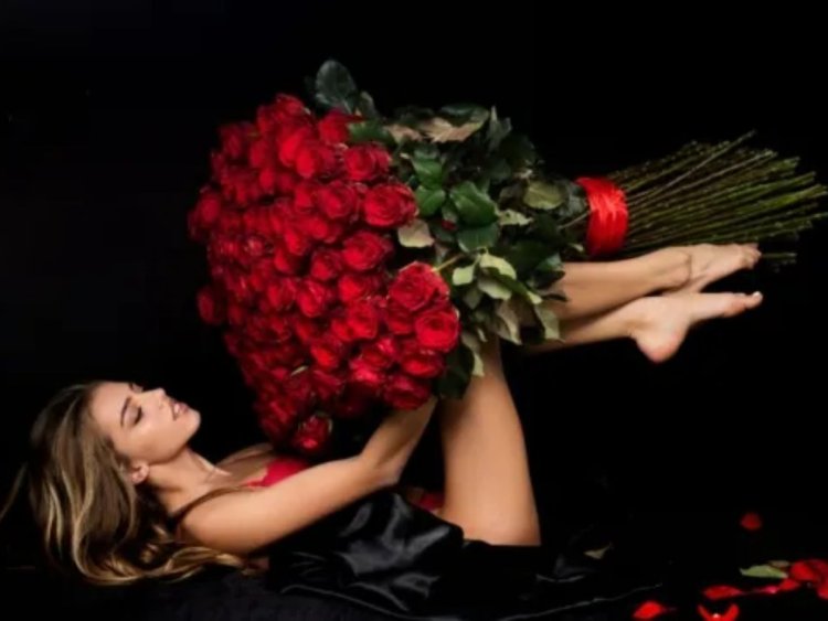 100 Luxury Red Roses in Birmingham - The Ultimate Expression of Love